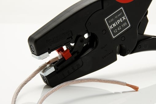 wire stripper and stripped wire